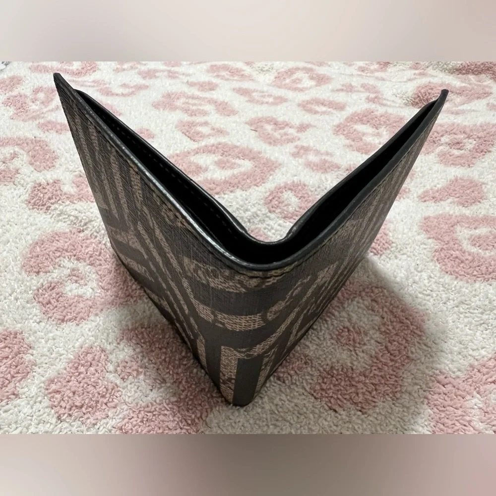 Gucci Black and Beige Men's Wallet - Picture 6 of 15
